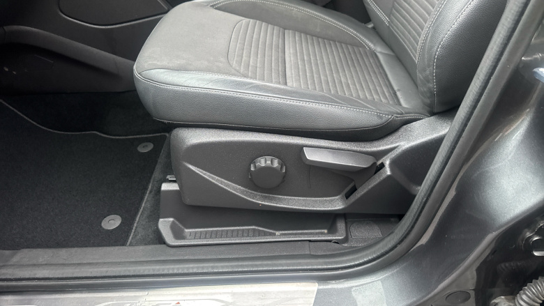 Ford Kuga 1.5 TDCi Titanium Edition 5dr 2WD Diesel Estate